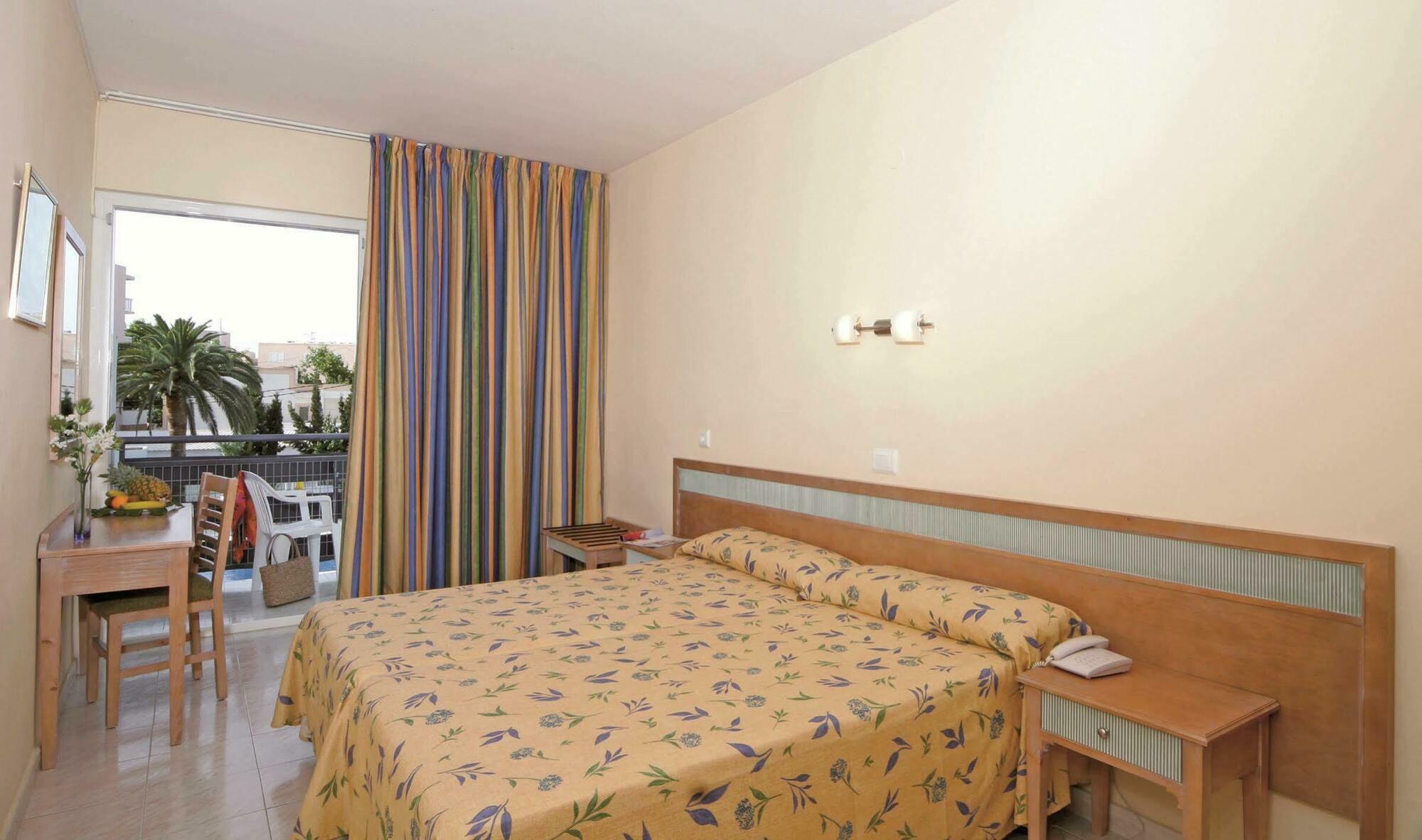 Azuline Hotel Pacific San Antonio Abad Habitación foto